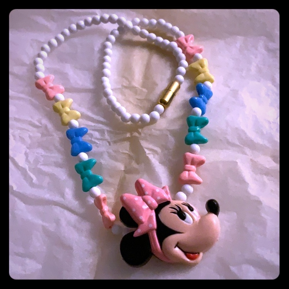 Minnie Mouse necklace 💕